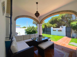 CHALET CON PISCINA JUNTO A NOVO SANCTI PETRI 5 MIN EN COCHE DE LA PLAYA- REF. A06-06331