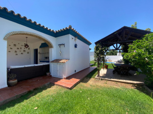 CHALET CON PISCINA JUNTO A NOVO SANCTI PETRI 5 MIN EN COCHE DE LA PLAYA- REF. A06-06331