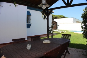 CHALET CON PISCINA JUNTO A NOVO SANCTI PETRI 5 MIN EN COCHE DE LA PLAYA- REF. A06-06331