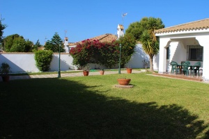  CHALET. INDEPENDIENTE EN CERROMOLINO A 10 MIN EN COCHE DE LA PLAYA - REF. A06-06333