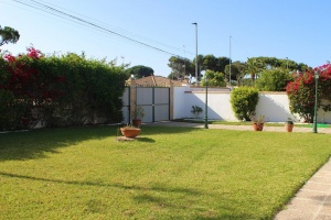  CHALET. INDEPENDIENTE EN CERROMOLINO A 10 MIN EN COCHE DE LA PLAYA - REF. A06-06333