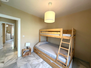 CHALET CON PISCINA JUNTO AL PUNTO MÁGICO - REF. A06-06351