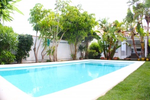 CHALET CON PISCINA JUNTO AL PUNTO MÁGICO - REF. A06-06351