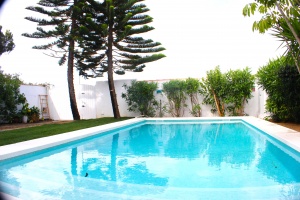 CHALET CON PISCINA JUNTO AL PUNTO MÁGICO - REF. A06-06351