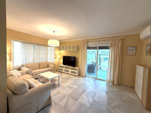 CHALET CON PISCINA JUNTO AL PUNTO MÁGICO - REF. A06-06351