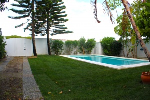 CHALET CON PISCINA JUNTO AL PUNTO MÁGICO - REF. A06-06351