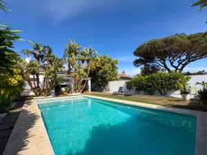CHALET CON PISCINA JUNTO AL PUNTO MÁGICO - REF. A06-06351