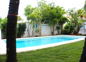 CHALET CON PISCINA JUNTO AL PUNTO MÁGICO - REF. A06-06351