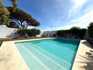 CHALET CON PISCINA JUNTO AL PUNTO MÁGICO - REF. A06-06351