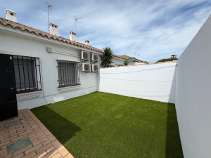 CHALET CON PISCINA JUNTO AL PUNTO MÁGICO - REF. A06-06351