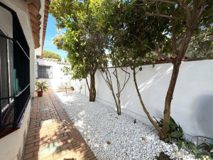 CHALET CON PISCINA JUNTO AL PUNTO MÁGICO - REF. A06-06351