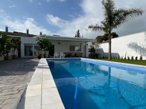 VILLA DE 3 DORMITORIOS CON PISCINA Y PARKING- REF. A08-00164