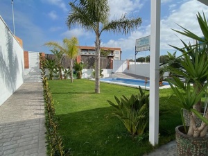 VILLA DE 3 DORMITORIOS CON PISCINA Y PARKING- REF. A08-00164