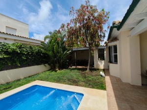 URBANIZACIÓN EL ÁGUILA CHALET INDEPENDIENTE CON PISCINA - REF. A08-00174