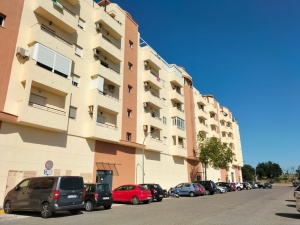 PISO DE TRES HABITACIONES CON ASCENSOR - CENTRO - REF. A08-00176