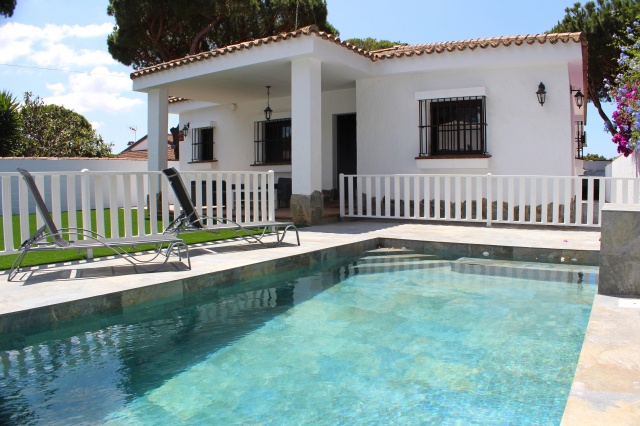 NUEVO CHALET INDEPENDIENTE CON PISCINA A 10 MIN EN COCHE DE LA PLAYA- REF. A06-06377