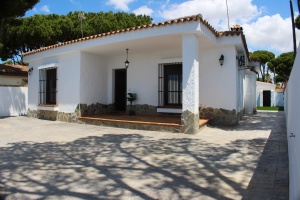 NUEVO CHALET INDEPENDIENTE CON PISCINA A 10 MIN EN COCHE DE LA PLAYA- REF. A06-06377