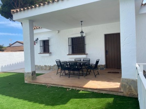 NUEVO CHALET INDEPENDIENTE CON PISCINA A 10 MIN EN COCHE DE LA PLAYA- REF. A06-06377