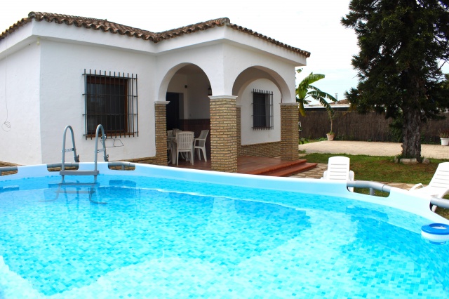 CHALET INDEPENDIENTE CON PISCINA A 5 MIN EN COCHE DE LA PLAYA ZONA SOTILLO- REF. A06-06381