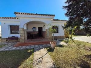 CHALET INDEPENDIENTE CON PISCINA A 5 MIN EN COCHE DE LA PLAYA ZONA SOTILLO- REF. A06-06381