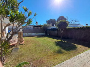 CHALET INDEPENDIENTE CON PISCINA A 5 MIN EN COCHE DE LA PLAYA ZONA SOTILLO- REF. A06-06381