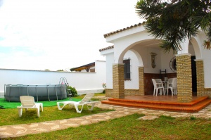 CHALET INDEPENDIENTE CON PISCINA A 5 MIN EN COCHE DE LA PLAYA ZONA SOTILLO- REF. A06-06381