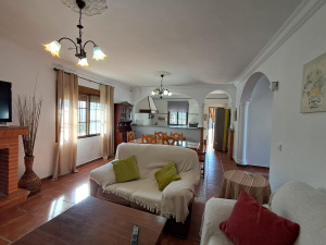 CHALET INDEPENDIENTE CON PISCINA A 5 MIN EN COCHE DE LA PLAYA ZONA SOTILLO- REF. A06-06381