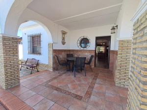 CHALET INDEPENDIENTE CON PISCINA A 5 MIN EN COCHE DE LA PLAYA ZONA SOTILLO- REF. A06-06381