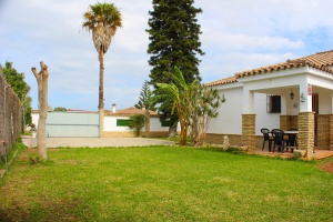 CHALET INDEPENDIENTE CON PISCINA A 5 MIN EN COCHE DE LA PLAYA ZONA SOTILLO- REF. A06-06381