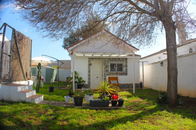 CASITA INDEPENDIENTE A 5 MIN EN COCHE DE LA PLAYA - REF. A06-06395