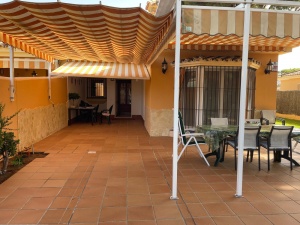CHALET ADOSADO A 5 MIN A PIE DE LA PLAYA - REF. A06-06396