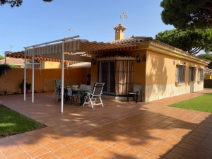 CHALET ADOSADO A 5 MIN A PIE DE LA PLAYA - REF. A06-06396