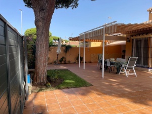 CHALET ADOSADO A 5 MIN A PIE DE LA PLAYA - REF. A06-06396