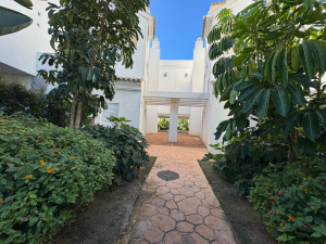 URBANIZACIÓN JARDINES DEL LAGO - REF. A03-03470