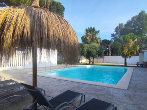 GRAN CHALET INDEPENDIENTE CON PISCINA A 10 MIN EN COCHE DE LA PLAYA   - REF. A06-06449