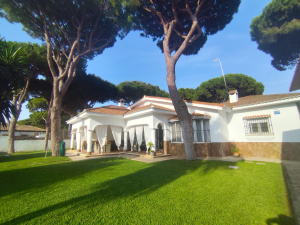 GRAN CHALET INDEPENDIENTE CON PISCINA A 10 MIN EN COCHE DE LA PLAYA   - REF. A06-06449