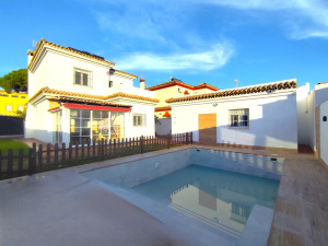 CHALET CON PISCINA A 5 MIN A PIE DE LA PLAYA- REF. A06-06459