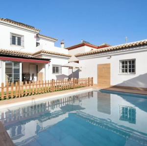 CHALET CON PISCINA A 5 MIN A PIE DE LA PLAYA- REF. A06-06459