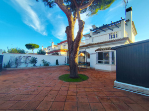 CHALET CON PISCINA A 5 MIN A PIE DE LA PLAYA- REF. A06-06459