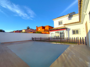 CHALET CON PISCINA A 5 MIN A PIE DE LA PLAYA- REF. A06-06459