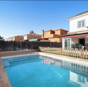 CHALET CON PISCINA A 5 MIN A PIE DE LA PLAYA- REF. A06-06459