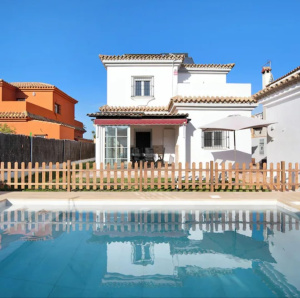 CHALET CON PISCINA A 5 MIN A PIE DE LA PLAYA- REF. A06-06459
