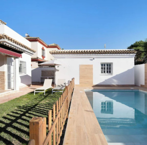 CHALET CON PISCINA A 5 MIN A PIE DE LA PLAYA- REF. A06-06459