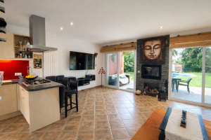 GRAN CHALET CON PISCINA A 10 MIN A PIE DE LA PLAYA SEGUNDA PISTA