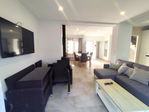 GRAN CHALET CON PISCINA A 10  MIN A PIE DE LA PLAYA - REF. A06-06467