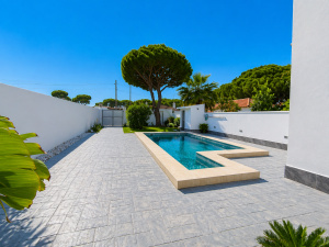 GRAN CHALET CON PISCINA A 10  MIN A PIE DE LA PLAYA - REF. A06-06467