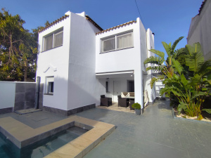 GRAN CHALET CON PISCINA A 10  MIN A PIE DE LA PLAYA - REF. A06-06467