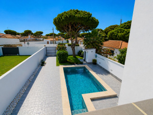 GRAN CHALET CON PISCINA A 10  MIN A PIE DE LA PLAYA - REF. A06-06467