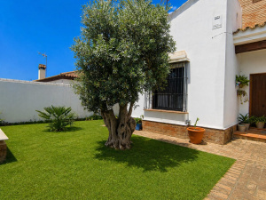 CHALET URBANO  A 3 KM DE LA PLAYA DE LA BARROSA - REF. A06-06468