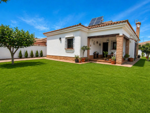 CHALET URBANO  A 3 KM DE LA PLAYA DE LA BARROSA - REF. A06-06468